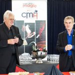 Jean-Pierre Eckly, président du Cercle Magique d'Alsace, et Jean-Jacques Sanvert, champion du monde de magie en cartomagie à la FISM en 1979